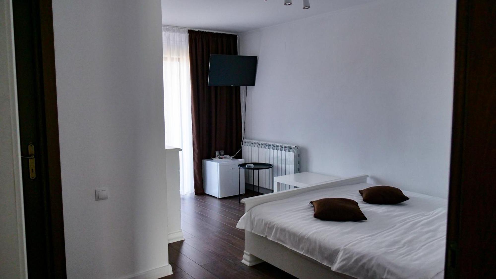 Отель Casa Ambientt Куртя-де-Арджеш Экстерьер фото