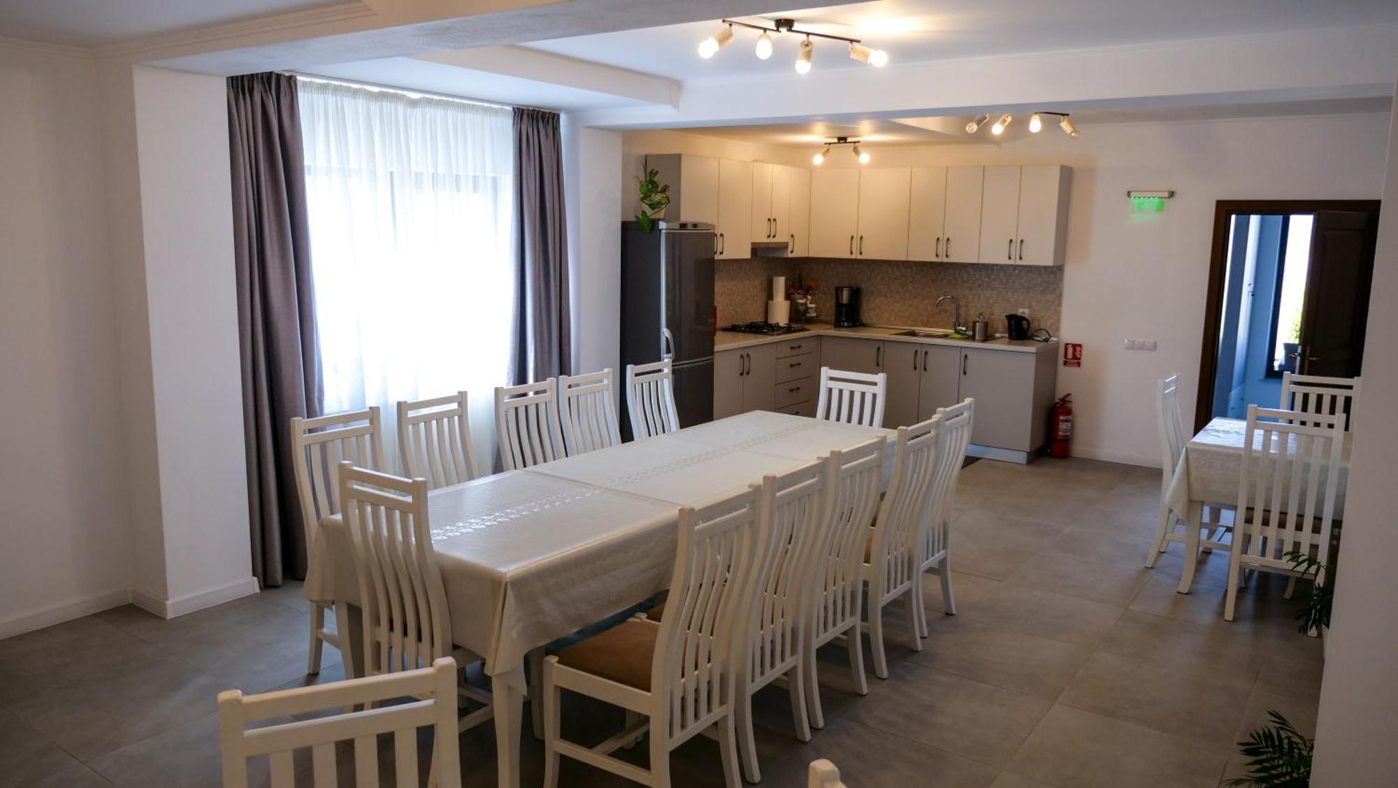Отель Casa Ambientt Куртя-де-Арджеш Экстерьер фото