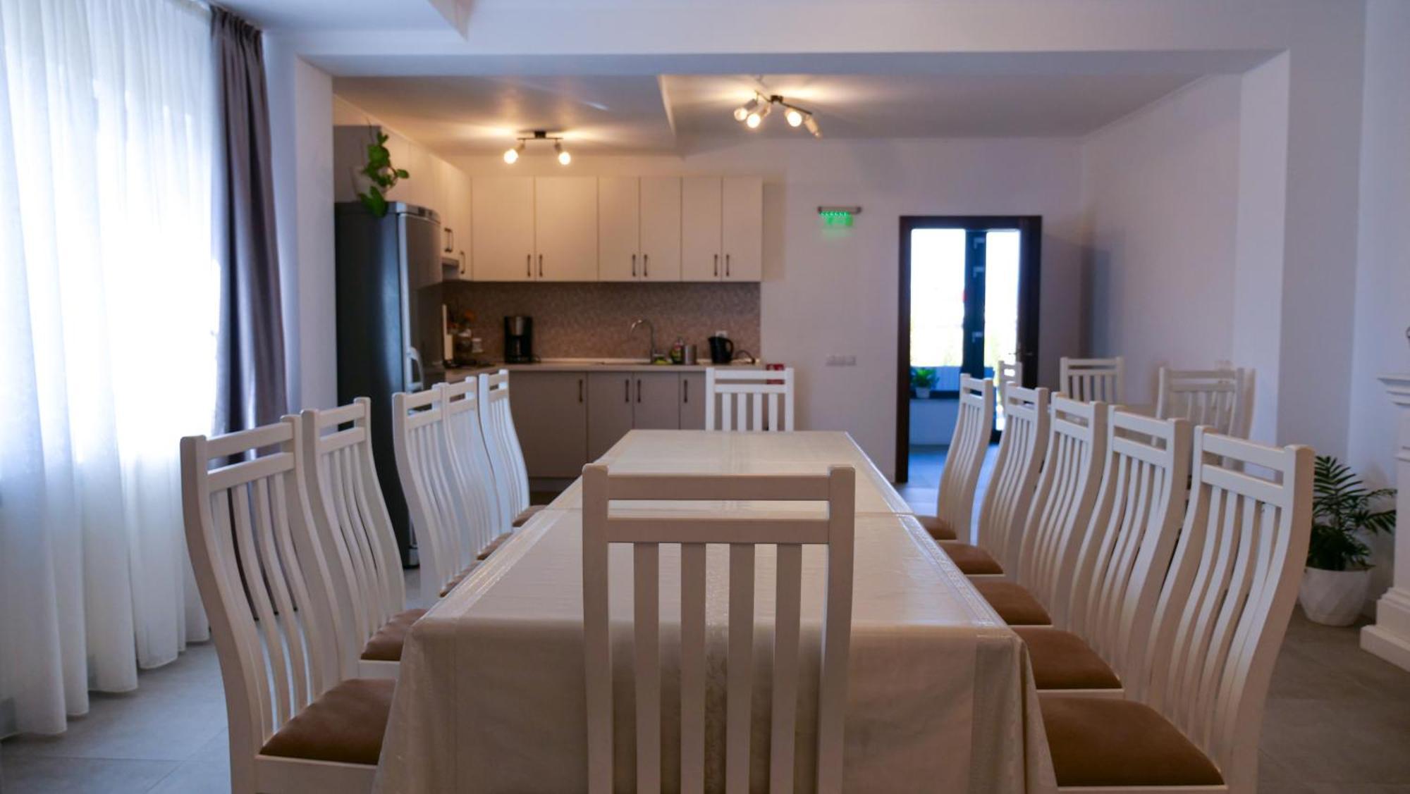 Отель Casa Ambientt Куртя-де-Арджеш Экстерьер фото