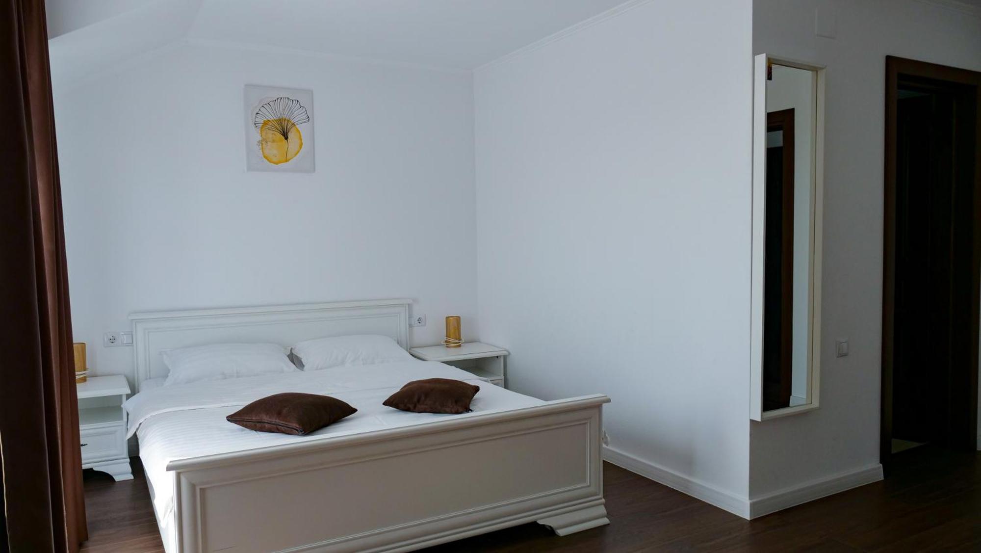 Отель Casa Ambientt Куртя-де-Арджеш Экстерьер фото