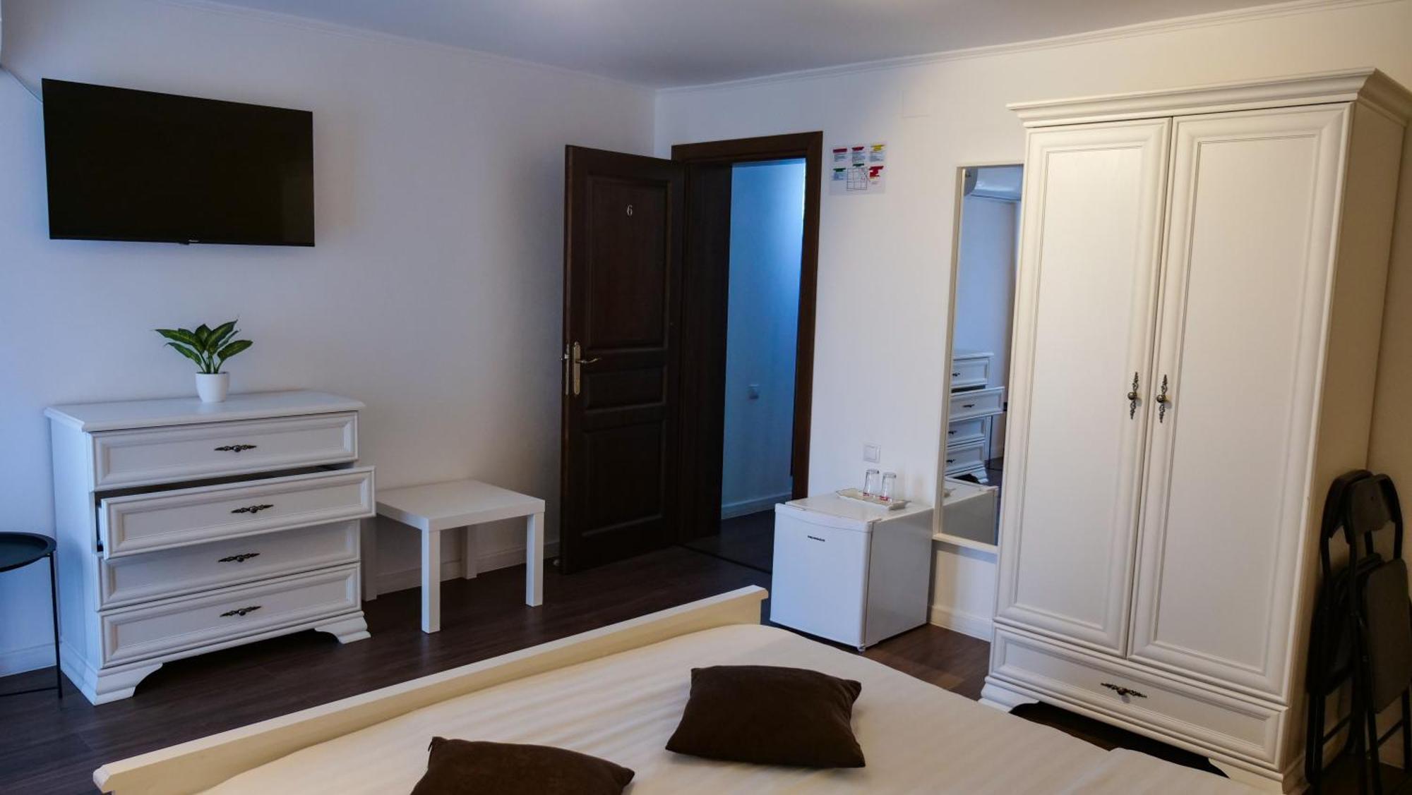 Отель Casa Ambientt Куртя-де-Арджеш Экстерьер фото