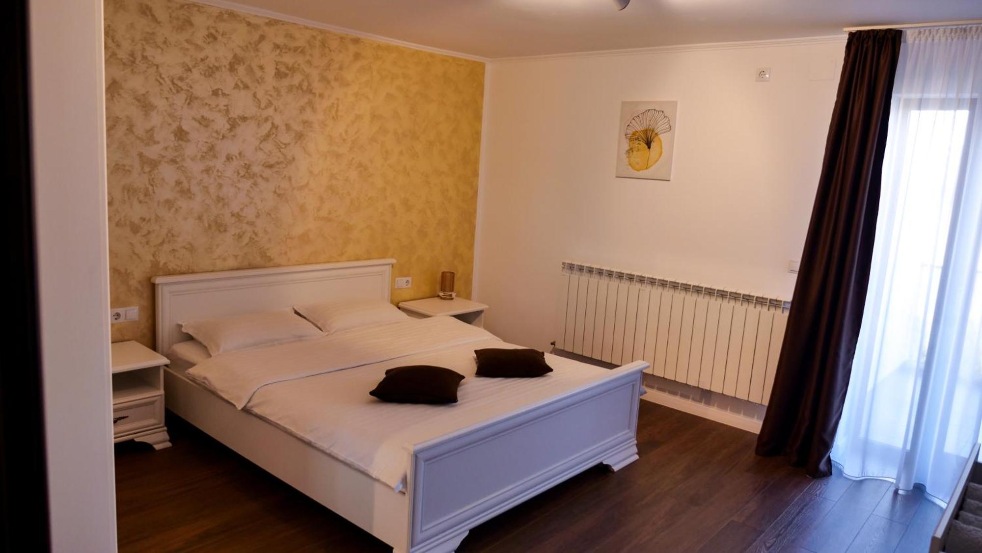 Отель Casa Ambientt Куртя-де-Арджеш Экстерьер фото